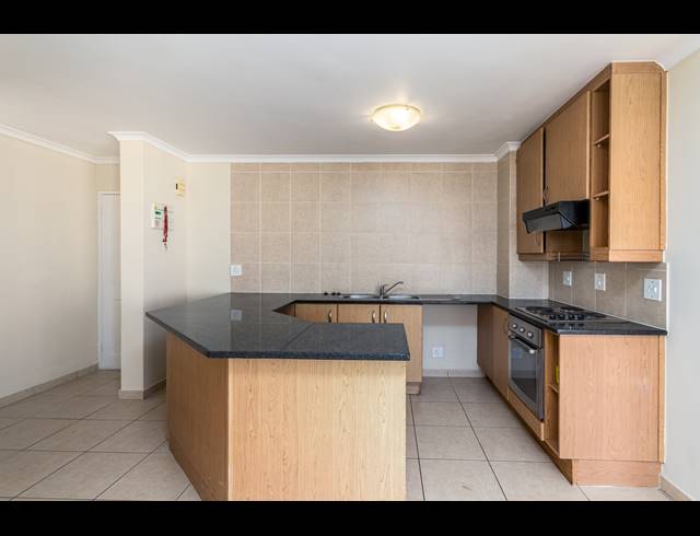3 BEDROOM APARTMENT TO LET IN BEACHFRONT